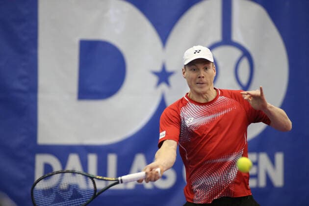 DALLAS, TX - FEBRUARY 11: Lloyd Glasspool (GBR) hits a forehand during the Dallas Open on February 11, 2022 at the Styslinger Altec Tennis Complex in Dallas, TX. (Photo by George Walker Icon Sportswire) TENNIS: FEB 11 Dallas Open Icon22021108