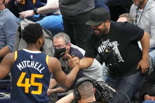Donovan Mitchell (L) of the Utah Jazz greets rapper Ice Cube during a NBA, Basketball Herren, USA game between Utah Jazz and Orlando Magic, at the Vivint Smart Home Arena in Salt Lake City, Utah, USA, 11 February 2022. Utah Jazz - Orlando Magic !ACHTUNG: NUR REDAKTIONELLE NUTZUNG!  Copyright: xGEORGExFREYx AME5202 20220212-ed542f8863da9622c319fb1eed46701fd2917266
