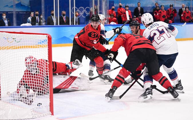 China Olympics 2022 Ice hockey, Eishockey Men Canada - US 8111981 12.02.2022 Canada s goaltender Eddie Pasquale fails to save his goal in the men s ice hockey preliminary round group A match between Canada and the United States during the Beijing 2022 Winter Olympic Games, Olympische Spiele, Olympia, OS at National Indoor Stadium in Beijing, China. Alexey Filippov Sputnik Beijing China  Copyright: xAlexeyxFilippovx
