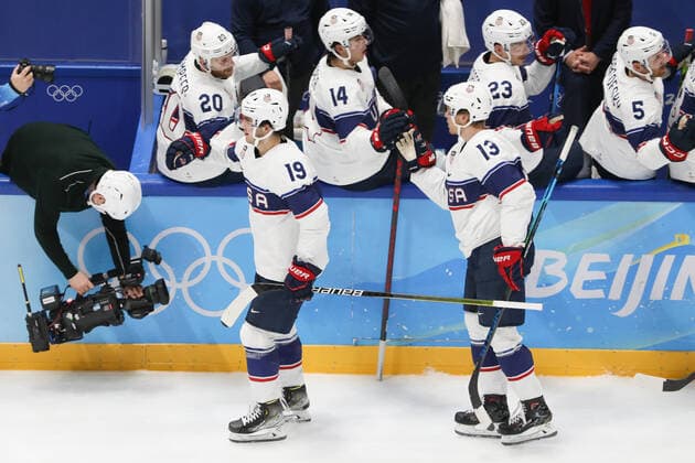 February 12, 2022, Beijing, Hebei, China: BRENDAN BRISSON of the United States (19) scores a goal during the Ice hockey, Eishockey Men s Preliminary Round Group A Game between United States and Canada at the National Indoor Stadium on February 12th 2022 in Beijing, China Beijing China - ZUMAc179 20220212_zep_c179_029 Copyright: xMickaelxChavetx