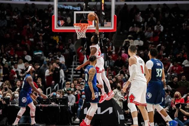 Ayo Dosunmu 12, dunks the ball during the game on February 11, 2021 at the United Center Shaina Benhiyoun SPP National Basketball Association - Chicago Bulls vs Minnesota Timberwolves - United Center 