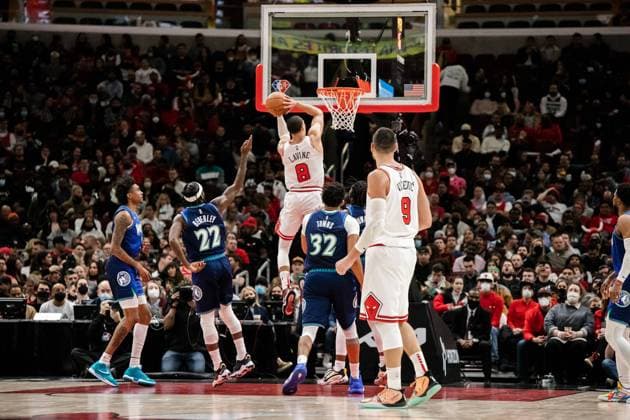 Zach LaVine 8, Chicago Bulls dunks the ball during the game on February 11, 2021 at the United Center Shaina Benhiyoun SPP National Basketball Association - Chicago Bulls vs Minnesota Timberwolves - United Center 