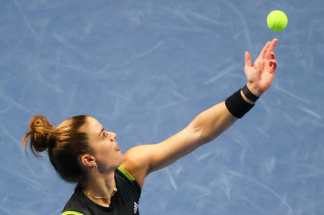 ST PETERSBIRG, RUSSIA â€“ FEBRUARY 12, 2022: Tennis player Irina-Camelia Begu of Romania serves the ball in her 2022 WTA, Tennis Damen St Petersburg Ladies Trophy semi-final singles match against Maria Sakkari of Greece, at the Sibur Arena. Alexander Demianchuk TASS  TS122AD2