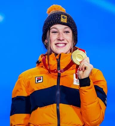 BEIJING Suzanne Schulting is honored at Medal Plaza for her gold medal in the 1000 meters on the eighth day of the 2022 Winter Olympics in Beijing, China Schulting has become Olympic short track champion for the second time in a row at this distance ANP VINCENT JANNINK xVIxANPxSportx xxANPxIVx 443994579 originalFilename: 443994579.jpg