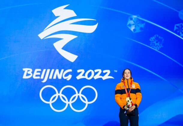 BEIJING Suzanne Schulting is honored at Medal Plaza for her gold medal in the 1000 meters on the eighth day of the 2022 Winter Olympics in Beijing, China Schulting has become Olympic short track champion for the second time in a row at this distance ANP VINCENT JANNINK xVIxANPxSportx xxANPxIVx 443995036 originalFilename: 443995036.jpg