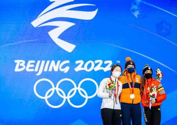 BEIJING VLNR Short track speed skaters Minjeong Choi silver, South Korea , Suzanne Schulting gold, Netherlands and Hanne Desmet bronze, Belgium are honored on the eighth day of the 2022 Winter Olympics in Beijing, China ANP VINCENT JANNINK xVIxANPxSportx xxANPxIVx 443995049 originalFilename: 443995049.jpg