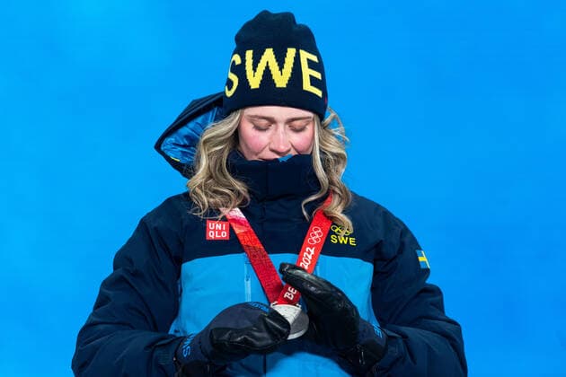 220212 Elvira Öberg of Sweden with her silver medal at the medal ceremony for women bi s biathlon 7,5 km sprint during day 8 of the 2022 Winter Olympics on February 12, 2022 in Zhangjiakou Photo Vegard Grott BILDBYRAN kod VG VG0239 olympic games olympics winter olympics os ol olympiska spel vinter os olympiske leker peking peking peking 2022 beijing 2022 beijing 2022 olympic games beijing 2022 winter olympic games peking os beijing ol vinter ol bbeng medaljeseremoni medaljceremoni medal ceremony Sverige Sweden,  Copyright: VEGARDxGRoTT BB220212VG061