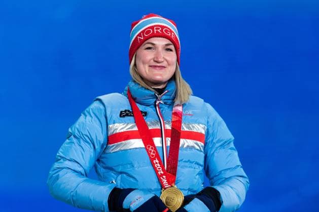 220212 Marte Olsbu Roiseland of Norway with her gold medal at the medal ceremony for women bis biathlon 7,5 km sprint during day 8 of the 2022 Winter Olympics on February 12, 2022 in Zhangjiakou Photo Vegard Grott BILDBYRAN kod VG VG0239 olympic games olympics winter olympics os ol olympiska spel vinter os olympiske leker peking peking peking 2022 beijing 2022 beijing 2022 olympic games beijing 2022 winter olympic games peking os beijing ol vinter ol bbeng medaljeseremoni medaljceremoni medal ceremony Sverige Sweden,  Copyright: VEGARDxGRoTT BB220212VG071