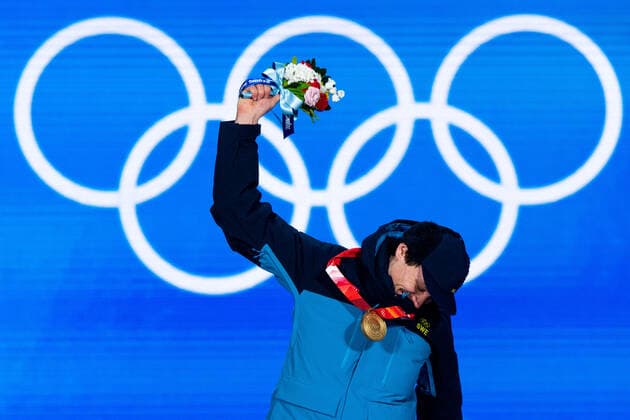220212 Nils van der Poel with his gold medal at the medal ceremony for men s speed skating during day 8 of the 2022 Winter Olympics on February 12, 2022 in Beijing Photo Mathias Bergeld BILDBYRAN kod MB MB0332 skridskor speed skating olympic games olympics winter olympics os ol olympiska spel vinter os olympiske leker peking peking peking 2022 beijing 2022 beijing 2022 olympic games beijing 2022 winter olympic games peking os beijing ol vinter ol 8 bbeng medaljceremonie medal ceremony Sverige Sweden,  Copyright: MATHIASxBERGELD BB220212MB067