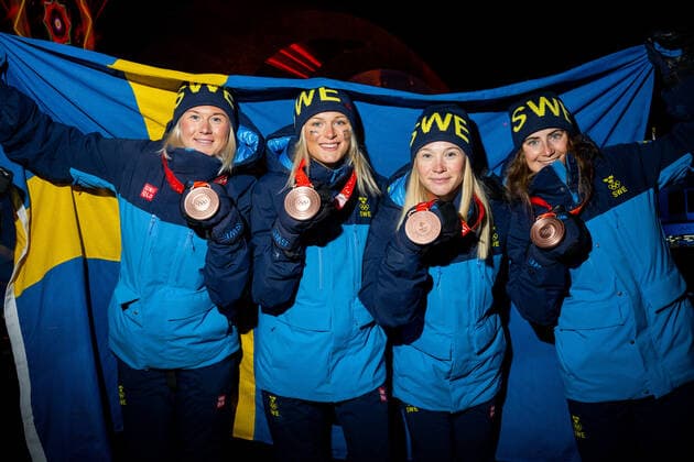 220212 Maja Dahlqvist, Frida Karlsson, Jonna Sundling and Ebba Andersson of Sweden pose with their bronze medals after the medal ceremony for women cross s cross country skiing 4x5 km relay during day 8 of the 2022 Winter Olympics on February 12, 2022 in Zhangjiakou Photo Vegard Cave IMAGE BURN code VG VG0239 olympic games olympics winter olympics os ol olympiska spel winter os olympiske leker peking peking 2022 beijing 2022 beijing 2022 olympic games beijing 2022 winter olympic games peking os beijing ol vinter ol bbeng medaljeseremoni medaljceremoni medal ceremony sverige sweden dam jubel,  Copyright: VEGARDxGRoTT BB220212VG091