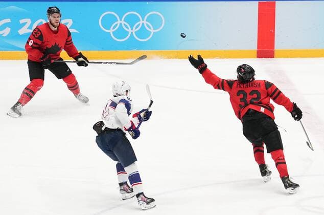BEIJING, CHINA - FEBRUARY 12: Mason McTavish 32 of Team Canada and Matty Beniers 10 of Team United States compete during the second period of the Men s Ice hockey, Eishockey Preliminary Round Group A match between Team Canada and Team United States on Day 8 of the Beijing 2022 Winter Olympic Games, Olympische Spiele, Olympia, OS at National Indoor Stadium on February 12, 2022 in Beijing, China.  Copyright: xVCGx CFP111368896885 