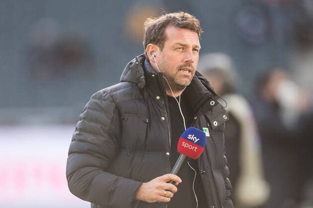 1 Football Bundesliga Borussia Moenchengladbach FC Augsburg 12 02 2022 Markus Weinzierl coach FC Augsburg in Sky interview 1 Football Bundesliga, Borussia Moenchengladbach FC Augsburg, Moenchengladbach, BORUSSIA PARK DFL REGULATES PROHIBIT ANY USE OF PHOTOGRAPHS AS IMAGE SEQUENCES AND OR QUASI VIDEO Copyright: xBEAUTIFULxSPORTS Wunderlx