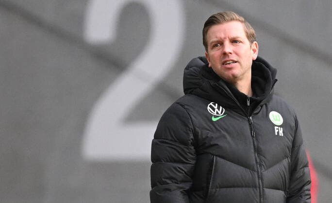 12 02 2022, xjhx, football 1 Bundesliga, Eintracht Frankfurt VfL Wolfsburg emspor, v l coach Florian Kohfeldt VfL Wolfsburg DFL DFB REGULATES PROHIBIT ANY USE OF PHOTOGRAPHS as IMAGE SEQUENCES and or QUASI VIDEO Frankfurt am Main