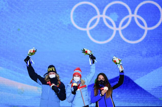 (220212) -- ZHANGJIAKOU, Feb. 12, 2022 -- Gold medalist Marte Olsbu Roeiseland (C) of Norway, silver medalist Elvira Oeberg (L) of Sweden and bronze medalist Dorothea Wierer of Italy pose during the awarding ceremony of biathlon women s 7.5km sprint at Zhangjiakou Medals Plaza of the Winter Olympics in Zhangjiakou, north China s Hebei Province, Feb. 12, 2022. ) (BEIJING2022)CHINA- ZHANGJIAKOU-OLYMPIC Winter games, Winterspiele,Spiele, Summer games AWARDING CEREMONY (CN) XuxChang 
