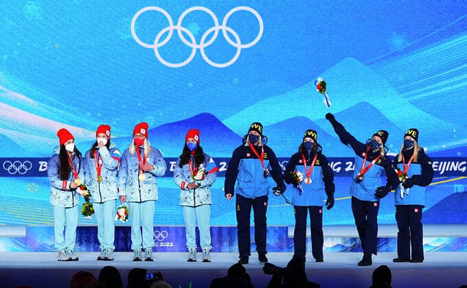 (220212) -- ZHANGJIAKOU, Feb. 12, 2022 -- Gold medalists of team ROC (L) and bronze medalists of team Sweden celebrate during the awarding ceremony of cross-country skiing women s 4 x 5km relay at Zhangjiakou Medals Plaza of the Winter Olympics in Zhangjiakou, north China s Hebei Province, Feb. 12, 2022. ) (BEIJING2022)CHINA-ZHANGJIAKOU-OLYMPIC Winter games, Winterspiele,Spiele, Summer games AWARDING CEREMONY (CN) XuxChang 