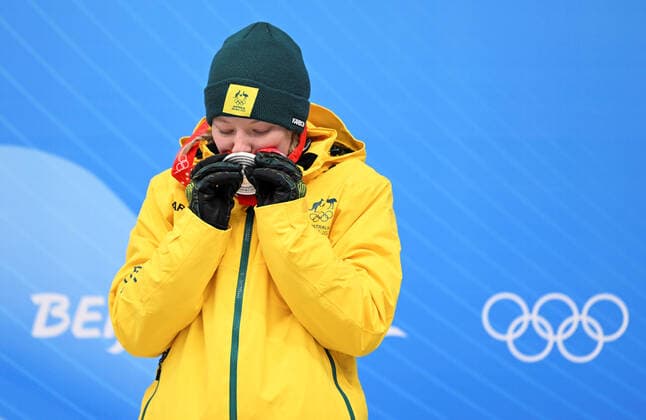(220212) -- BEIJING, Feb. 12, 2022 -- Silver medalist Jaclyn Narracott (L) of Australia kisses her medal during the awarding ceremony of the skeleton women heat of Beijing 2022 Winter Olympics at National Sliding Centre in Yanqing District, Beijing, capital of China, Feb. 12, 2022. ) (BEIJING2022)CHINA-BEIJING-OLYMPIC Winter games, Winterspiele,Spiele, Summer games SKELETON-WOMEN HEAT (CN) HexChangshan 