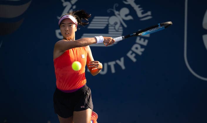 February 12, 2022, DUBAI, UNITED ARAB EMIRATES: Ann Li of the United States in action during the first qualifications round at the 2022 Dubai Duty Free Tennis Championships WTA, Tennis Damen 1000 tennis tournament DUBAI UNITED ARAB EMIRATES - ZUMAa181 20220212_zaa_a181_122 Copyright: xRobxPrangex