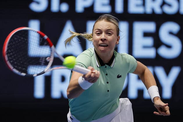 St. Petersburg Ladies Trophy 2022 - Semi-Finals Anett Kontaveit of Estonia returns the ball to Jelena Ostapenko of Latvia during the women s singles semifinal match of the WTA, Tennis Damen 500 St. Petersburg Ladies Trophy 2022 International Tennis Tournament on February 12, 2022 at the Sibur Arena in Saint Petersburg, Russia. Saint Petersburg Russia  Copyright: xMikexKireevx originalFilename:kireev-stpeters220212_npCLu.jpg