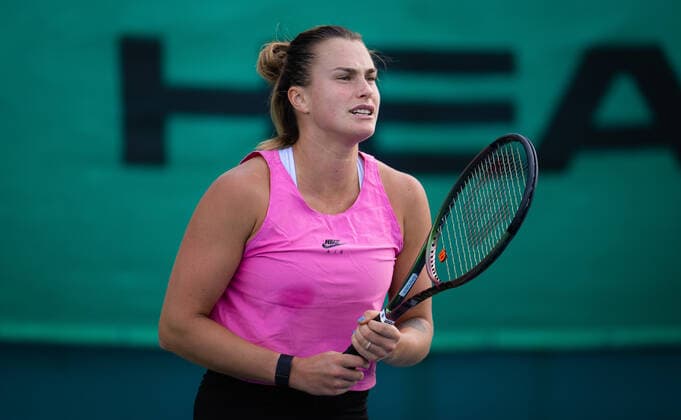 February 12, 2022, DUBAI, UNITED ARAB EMIRATES: Aryna Sabalenka of Belarus during practice ahead of the 2022 Dubai Duty Free Tennis Championships WTA, Tennis Damen 1000 tennis tournament DUBAI UNITED ARAB EMIRATES - ZUMAa181 20220212_zaa_a181_129 Copyright: xRobxPrangex