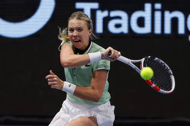 St. Petersburg Ladies Trophy 2022 - Semi-Finals Anett Kontaveit of Estonia returns the ball to Jelena Ostapenko of Latvia during the women s singles semifinal match of the WTA, Tennis Damen 500 St. Petersburg Ladies Trophy 2022 International Tennis Tournament on February 12, 2022 at the Sibur Arena in Saint Petersburg, Russia. Saint Petersburg Russia  Copyright: xMikexKireevx originalFilename:kireev-stpeters220212_npIAA.jpg