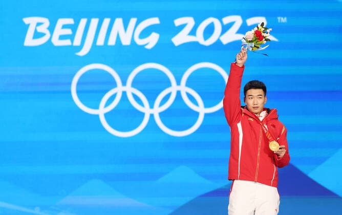 BEIJING, CHINA - FEBRUARY 12: Gold medallist Tingyu Gao of Team China poses with his medal during the Men s 500m medal ceremony on Day 8 of the Beijing 2022 Winter Olympic Games, Olympische Spiele, Olympia, OS at Beijing Medal Plaza on February 12, 2022 in Beijing, China.  Copyright: xVCGx CFP111368925464 