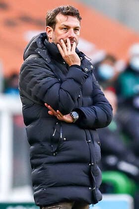 Markus Weinzierl (FC Augsburg, Chef-Trainer)unzufrieden, enttäuscht enttaeuscht, GER, Borussia Mönchengladbach Moenchengladbach vs. FC Augsburg, Fussball, 1. Bundesliga, 22. Spieltag, Spielzeit 2021 2022, 12.02.2022, DFB DFL regulations prohibit any use of photographs as image sequences and or quasi-video., GER, Borussia Mönchengladbach Moenchengladbach vs. FC Augsburg, Fussball, 1. Bundesliga, 22. Spieltag, Spielzeit 2021 2022, 12.02.2022 Mönchengladbach Moenchengladbach Copyright: xEibner-Pressefoto GabrielxBoiax EP_EEP