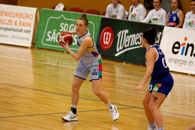 12 02 2022, 2 Toyota Womens Basketball Bundesliga Nord, DBBL, season 2021 2022, ladies, Chemcats Chemnitz VFL Viactiv Astroladies Bochum Lucile Peroche, ChemCats Chemnitz Chemnitz Sporthalle am Schlossteich Saxony Germany