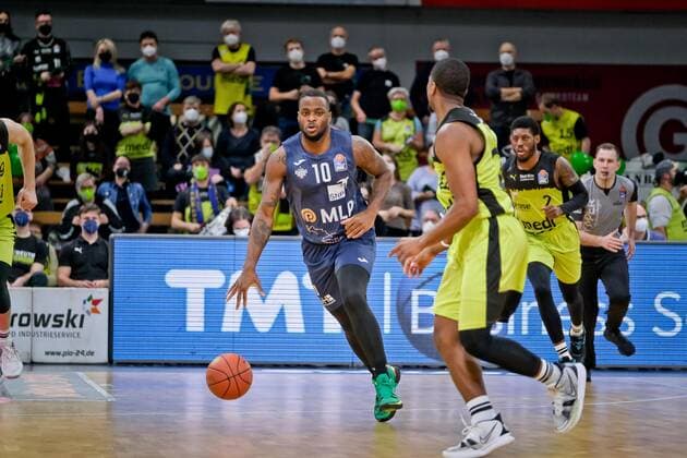 medi bayreuth MLP Heidelberg , basketball, Bundesliga, BBL, matchday 21, season 2021 2022, 13 02 2022 10 Martin, Kelvin MLP Heidelberg 22 Wells Cameron medi Bayreuth medi bayreuth MLP Heidelberg , basketball, Bundesliga, BBL, matchday 21, season 2021 2022, 13 02 2022 Bayreuth Copyright: xEibner-Pressefoto ThorstenxOchsx EP_TOS