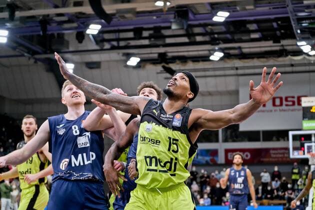 medi bayreuth MLP Heidelberg , Basketball, Bundesliga, BBL, Matchday 21, Season 2021 2022, 13 02 2022 8 Ugrai, Maximilian MLP Heidelberg 15 Allen Terry medi Bayreuth medi bayreuth MLP Heidelberg , Basketball, Bundesliga, BBL, Matchday 21, Season 2021 2022, 13 02 2022 Bayreuth Copyright: xEibner-Pressefoto ThorstenxOchsx EP_TOS