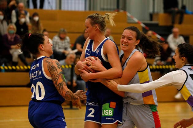 12.02.2022, 2. Toyota Damen Basketball Bundesliga Nord, DBBL, Saison 2021 2022, Damen, Chemcats Chemnitz - VFL Viactiv-Astroladies Bochum Leonie Bleker, VFL Viactiv-Astroladies Bochum, Lilli Frölich, ChemCats Chemnitz Chemnitz Sporthalle am Schlossteich Sachsen Germany