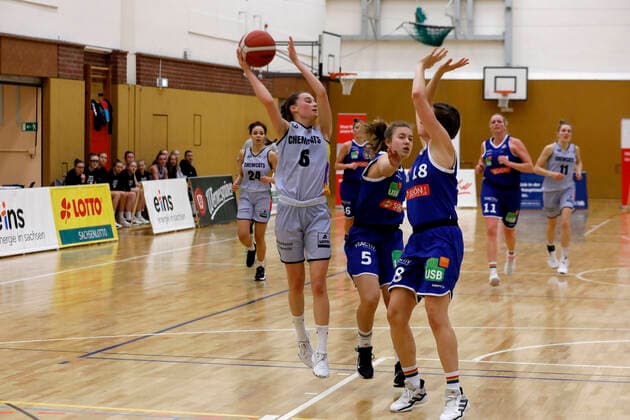 12 02 2022, 2 Toyota Womens Basketball Bundesliga North, DBBL, Season 2021 2022, Women, Chemcats Chemnitz VFL Viactiv Astroladies Bochum Nicole Brochlitz, ChemCats Chemnitz, Susanne Niehaus, VFL Viactiv Astroladies Bochum Chemnitz Sporthalle am Schlossteich Saxony Germany