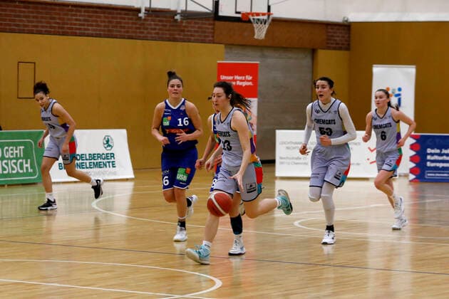 12 02 2022, 2 Toyota Womens Basketball Bundesliga North, DBBL, season 2021 2022, ladies, Chemcats Chemnitz VFL Viactiv Astroladies Bochum Courtney Michele Strait, ChemCats Chemnitz Chemnitz Sporthalle am Schlossteich Saxony Germany