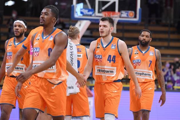 disappointed, frustrated, emotion Semaj Christon Ratiopharm Ulm , Fedor Zugic, Sindarius Thornwell Ratiopharm Ulm R , Basketball, Bundesliga, BBL, BG Goettingen Ratiopharm Ulm , 12 02 2022, BG Goettingen Ratiopharm Ulm, Basketball, Bundesliga, GER, BBL, 12 02 2022 Goettingen Copyright: xEibner-Pressefotox-xRolandxSippelx
