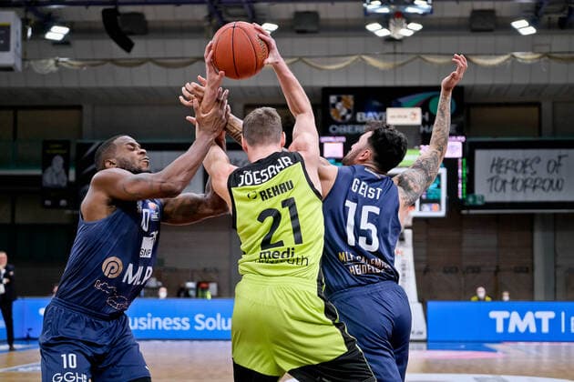 medi bayreuth MLP Heidelberg , Basketball, Bundesliga, BBL, Matchday 21, Season 2021 2022, 13 02 2022 15 Geist, Jordan MLP Heidelberg 10 Martin, Kelvin MLP Heidelberg 21 Joesaar Janari medi bayreuth medi bayreuth MLP Heidelberg , Basketball, Bundesliga, BBL, Matchday 21, Season 2021 2022, 13 02 2022 Bayreuth Copyright: xEibner-Pressefoto ThorstenxOchsx EP_TOS