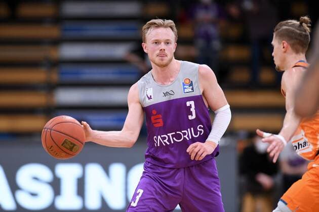 Harald Frey BG Goettingen on the ball and Thomas Klepeisz Ratiopharm Ulm , Basketball, Bundesliga, BBL, BG Goettingen Ratiopharm Ulm , 12 02 2022, BG Goettingen Ratiopharm Ulm, Basketball, Bundesliga, GER, BBL, 12 02 2022 Goettingen Copyright: xEibner-Pressefotox-xRolandxSippelx
