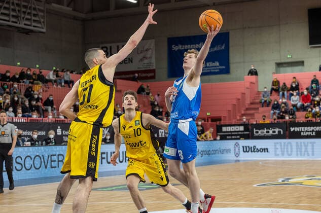 Peter Hemschemeier (Uni Baskets Paderborn, 08)¨¨Tigers Tübingen vs. Uni Baskets Paderborn, 2. Basketball, Bundesliga, Pro A, Barmer 2 Basketball, Spieltag 25, Spielzeit 2021 2022, 12.02.2022, ¨¨ Tigers Tübingen - Uni Baskets Paderborn, Basketball, 2. Bundesliga, Barmer 2 Basketball, Spieltag 25, Spielzeit 2021 2022, 12.02.2022 Tuebingen Copyright: xDennisxDuddek xEibnerxPressefotox EP_DDK