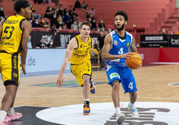 Jordan Livingston Barnes (Uni Baskets Paderborn, 04)¨¨Tigers Tübingen vs. Uni Baskets Paderborn, 2. Basketball, Bundesliga, Pro A, Barmer 2 Basketball, Spieltag 25, Spielzeit 2021 2022, 12.02.2022, ¨¨ Tigers Tübingen - Uni Baskets Paderborn, Basketball, 2. Bundesliga, Barmer 2 Basketball, Spieltag 25, Spielzeit 2021 2022, 12.02.2022 Tuebingen Copyright: xDennisxDuddek xEibnerxPressefotox EP_DDK