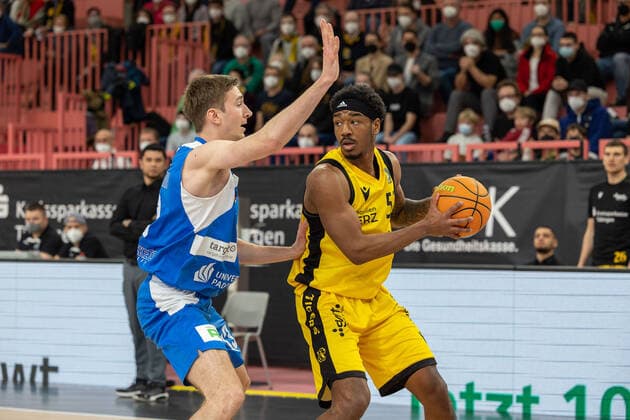 Isaiah Crawley (Tigers Tuebingen, 53) ¨¨Tigers Tübingen vs. Uni Baskets Paderborn, 2. Basketball, Bundesliga, Pro A, Barmer 2 Basketball, Spieltag 25, Spielzeit 2021 2022, 12.02.2022, ¨¨ Tigers Tübingen - Uni Baskets Paderborn, Basketball, 2. Bundesliga, Barmer 2 Basketball, Spieltag 25, Spielzeit 2021 2022, 12.02.2022 Tuebingen Copyright: xDennisxDuddek xEibnerxPressefotox EP_DDK