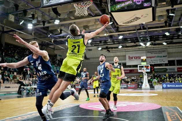 medi bayreuth MLP Heidelberg , Basketball, Bundesliga, BBL, Matchday 21, Season 2021 2022, 13 02 2022 8 Ugrai, Maximilian MLP Heidelberg 21 Joesaar Janari medi Bayreuth medi bayreuth MLP Heidelberg , Basketball, Bundesliga, BBL, Matchday 21, Season 2021 2022, 13 02 2022 Bayreuth Copyright: xEibner-Pressefoto ThorstenxOchsx EP_TOS