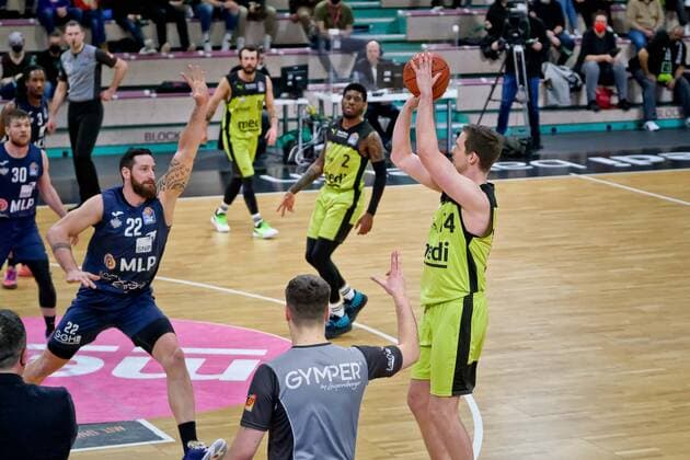 medi bayreuth MLP Heidelberg , Basketball, Bundesliga, BBL, Matchday 21, Season 2021 2022, 13 02 2022 14 Sanders Moritz medi Bayreuth 22 Heyden, Phillipp MLP Heidelberg medi bayreuth MLP Heidelberg , Basketball, Bundesliga, BBL, Matchday 21, Season 2021 2022, 13 02 2022 Bayreuth Copyright: xEibner-Pressefoto ThorstenxOchsx EP_TOS