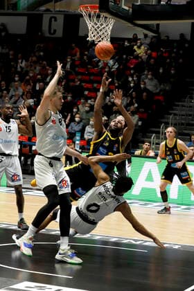 12 02 2022, easyCredit Basketball Bundesliga, BBL, season 2021 2022, men, Chemnitz Niners MHP Riesen Ludwigsburg Tekele Cotton, MHP Riesen Ludwigsburg, Nelson Weidemann, Niners Chemnitz Chemnitz Fair Chemnitz Saxony Germany
