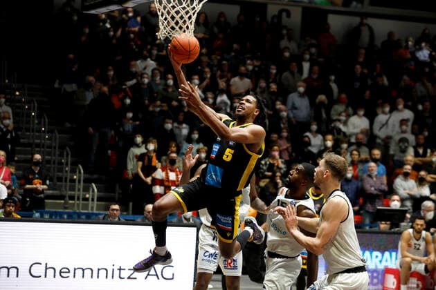 12 02 2022, easyCredit Basketball Bundesliga, BBL, season 2021 2022, men, Chemnitz Niners MHP Riesen Ludwigsburg Justin Simon, MHP Riesen Ludwigsburg Chemnitz Fair Chemnitz Saxony Germany