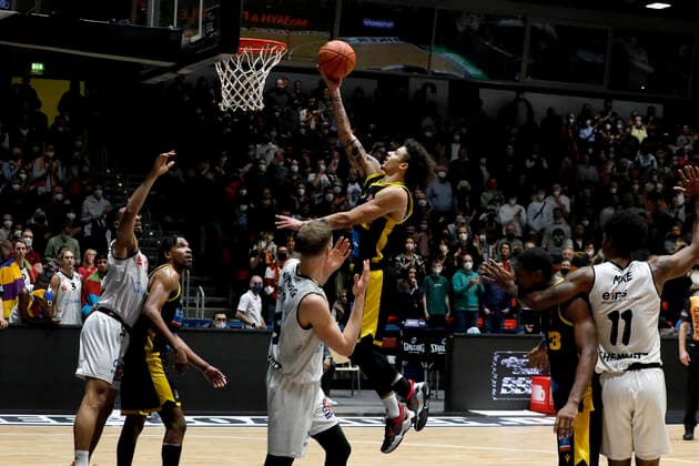 12 02 2022, easyCredit Basketball Bundesliga, BBL, season 2021 2022, men, Chemnitz Niners MHP Riesen Ludwigsburg Jonah Radebaugh, MHP Riesen Ludwigsburg Chemnitz Fair Chemnitz Saxony Germany