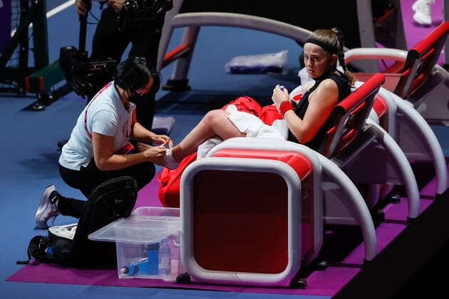 St. Petersburg Ladies Trophy 2022 - Semi-Finals Jelena Ostapenko (R) of Latvia get treatment during medical timeout during the women s singles semifinal match of the WTA, Tennis Damen 500 St. Petersburg Ladies Trophy 2022 International Tennis Tournament against Anett Kontaveit of Estonia on February 12, 2022 at the Sibur Arena in Saint Petersburg, Russia. Saint Petersburg Russia  Copyright: xMikexKireevx originalFilename:kireev-stpeters220212_npYah.jpg