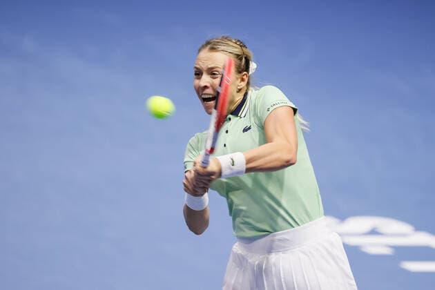 St. Petersburg Ladies Trophy 2022 - Semi-Finals Anett Kontaveit of Estonia returns the ball to Jelena Ostapenko of Latvia during the women s singles semifinal match of the WTA, Tennis Damen 500 St. Petersburg Ladies Trophy 2022 International Tennis Tournament on February 12, 2022 at the Sibur Arena in Saint Petersburg, Russia. Saint Petersburg Russia  Copyright: xMikexKireevx originalFilename:kireev-stpeters220212_np670.jpg