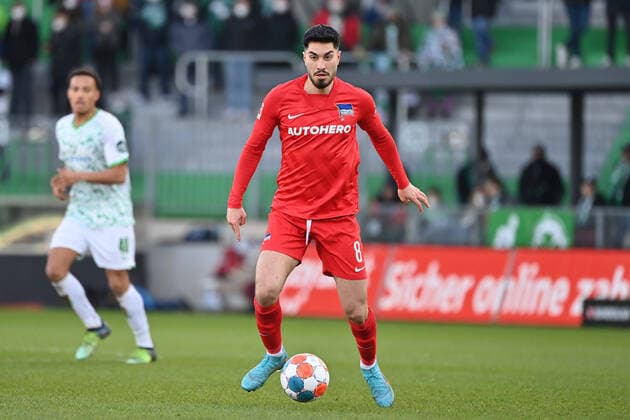 Suat SERDAR Hertha BSC , action,single action,single picture,crop,full body shot,whole figure Football 1 Bundesliga season 2021 2022, 22 matchday, Matchday22, SpVgg Greuther Fuerth Hertha BSC 2 1, on 12 02 2022,Sportpark Ronhof Thomas Sommer in Fuerth