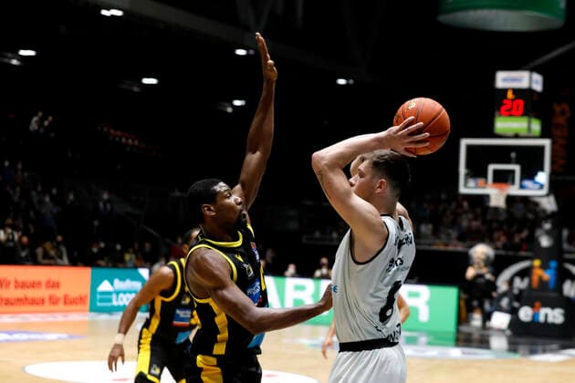 12 02 2022, easyCredit Basketball Bundesliga, BBL, season 2021 2022, men, Chemnitz Niners MHP Riesen Ludwigsburg Jan Niklas Wimberg, Niners Chemnitz Chemnitz Fair Chemnitz Saxony Germany