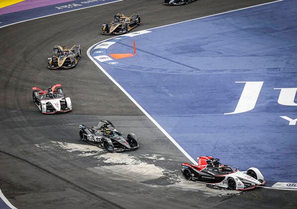94 WEHRLEIN Pascal (ger), TAG Heuer Porsche Formula E Team, Porsche 99X Electric, action during the 2022 Mexico City ePrix, 2nd meeting of the 2021-22 ABB FIA Formula E World Championship, WM, Weltmeisterschaft on the Autodromo Hermanos Rodriguez from February 10 to 11, in Mexico City, Mexico - AUTO - 2022 FORMULA E Mexico City ePRIX DPPI Panoramic  03422003__F2_2985