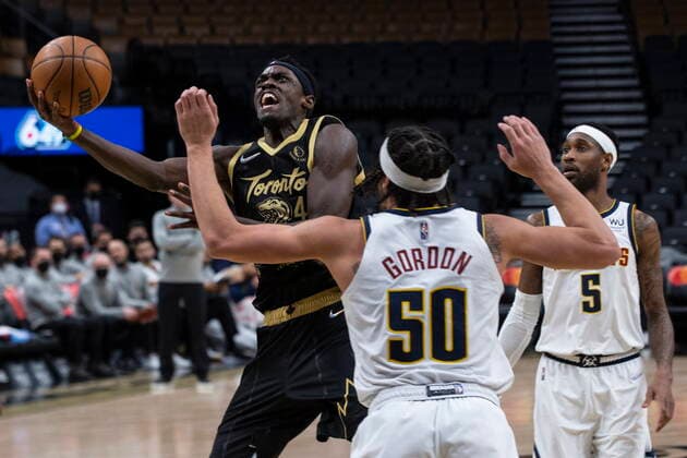 February 12, 2022, Toronto, ON, CANADA: Toronto Raptors Pascal Siakam (left) scores on Denver Nuggets Aaron Gordon during first half NBA, Basketball Herren, USA basketball action in Toronto on Saturday, February 12, 2022. Pascal Siakam; Aaron Gordon  - ZUMAc35_ 20220212_zaf_c35_265 Copyright: xChrisxYoungx