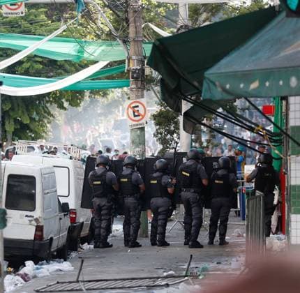 Police intervene as supporters of Palmeiras gather outside the stadium to watch the Final of the Club World Cup 2021 that was ultimately won by Chelsea 2-1 after extra time FERNANDO ROBERTO SPP Chelsea v Palmeiras Fans in Sao Paulo 